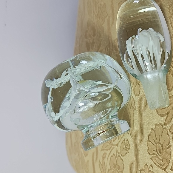 Vintage Perfume bottle with stopper art glass unmarked - Picture 8 of 8